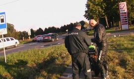 Motociklo avarijoje netoli Priekulės nukentėjo mergina