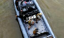 Dalia Grybauskaitė stebėjo pratybas "Šakalo akmuo 2010"