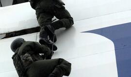 Dalia Grybauskaitė stebėjo pratybas "Šakalo akmuo 2010"