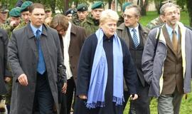 Dalia Grybauskaitė stebėjo pratybas "Šakalo akmuo 2010"