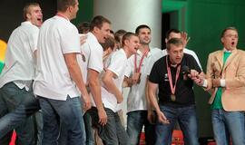 Lietuva pasitiko savo didvyrius - bronzą iškovojusią rinktinę