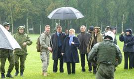 Dalia Grybauskaitė stebėjo pratybas "Šakalo akmuo 2010"