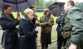 Dalia Grybauskaitė stebėjo pratybas "Šakalo akmuo 2010"