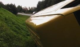 Kelyje Jakai-Dovilai apsivertė mikroautobusas