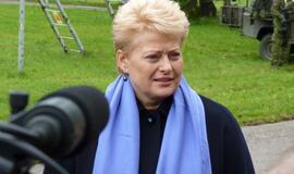 Dalia Grybauskaitė stebėjo pratybas "Šakalo akmuo 2010"