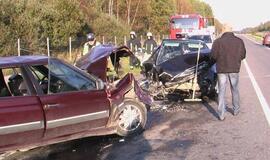 Visiškai girtas vairuotojas sukėlė skaudžią avariją