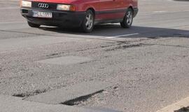 Duobės gatvėse: keisti kelininkų prioritetai