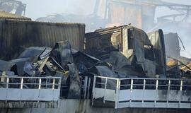 Jūreiviai: gaisras kelte kilo užsidegus vilkikui