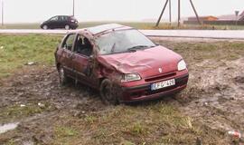 Neblaivus vairuotojas atsidūrė griovyje