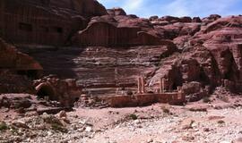 Raudonoji dykumų rožė Petra: stebuklai uolose