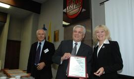 Klaipėdoje apdovanoti miesto savivaldybės darbuotojai