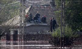 Tris Vengrijos kaimus užliejo nuodingos atliekos