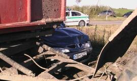 Netoli Priekulės - traktoriaus ir "Renault" avarija