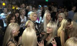 Į vieną vietą susitelkusios blondinės siekė pasaulio rekordo