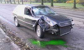 Minijos gatvėje "Audi" trenkėsi į vilkiką