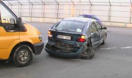 Liepų gatvėje apdaužyti trys automobiliai