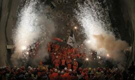 Šveicarijoje baigtas tiesti ilgiausias pasaulyje tunelis