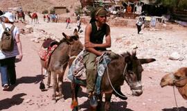 Raudonoji dykumų rožė Petra: stebuklai uolose