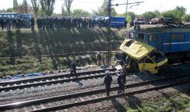 Ukrainoje susidūrus traukiniui ir autobusui žuvo 40 žmonių