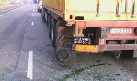 Minijos gatvėje "Audi" trenkėsi į vilkiką