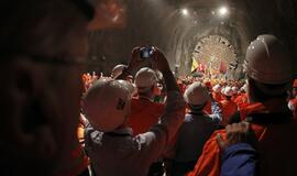 Šveicarijoje baigtas tiesti ilgiausias pasaulyje tunelis