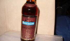 Tauragėje - kontrabandinės cigaretės ir degtinės falsifikatai