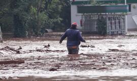 Tris Vengrijos kaimus užliejo nuodingos atliekos