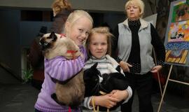 Gimnazijos auklėtiniai su augintiniais