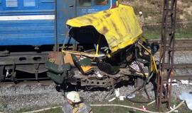 Ukrainoje susidūrus traukiniui ir autobusui žuvo 40 žmonių