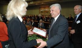 Klaipėdoje apdovanoti miesto savivaldybės darbuotojai