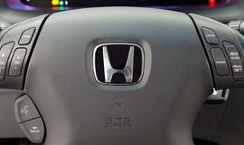 Hibridiniai "Honda Accord" atsidūrė po padidinamuoju ekspertų stiklu