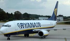 Į kitą miestą nuskraidinti "Ryanair" keleiviai atsisakė palikti lėktuvą