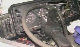 Liepų gatvėje krovininis automobilis trenkėsi į pastato sieną