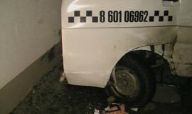 Liepų gatvėje krovininis automobilis trenkėsi į pastato sieną