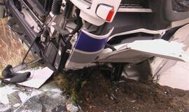 Klaipėdoje apvirto vilkikas su mėsos kroviniu