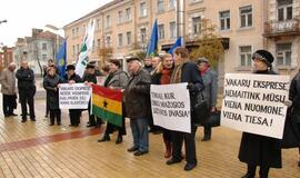 Mitingas prie "Vakarų ekspreso" redakcijos