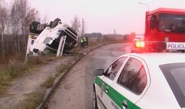 Klaipėdoje apvirto vilkikas su mėsos kroviniu