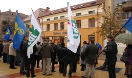 Mitingas prie "Vakarų ekspreso" redakcijos