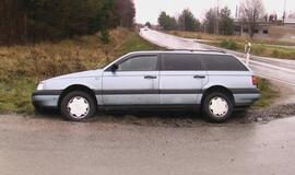 Į griovį įvažiavo neblaivus vairuotojas