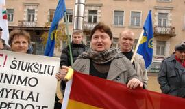 Mitingas prie "Vakarų ekspreso" redakcijos