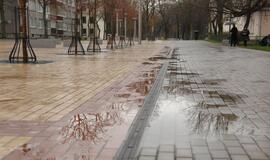 M. Mažvydo alėja Klaipėdoje skęsta lietaus vandenyje