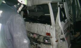 Liepų gatvėje krovininis automobilis trenkėsi į pastato sieną