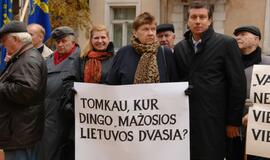 Mitingas prie "Vakarų ekspreso" redakcijos