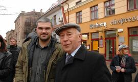 Mitingas prie "Vakarų ekspreso" redakcijos