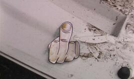 Klaipėdoje apvirto vilkikas su mėsos kroviniu