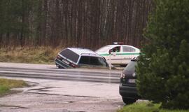 Į griovį įvažiavo neblaivus vairuotojas