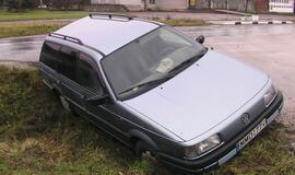 Į griovį įvažiavo neblaivus vairuotojas