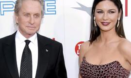 Catherine Zeta-Jones: vėžiu sergantis Michael Douglas jaučiasi geriau