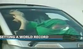 Pasaulio rekordas: į mažylį "Smart" tilpo 19 studenčių