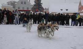 Pirmąją Kalėdų dieną Teatro aikštėje